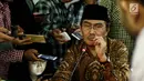 Ketua Umum ICMI Jimly Asshiddiqie pada konferensi pers di Jakarta, Rabu (9/8). Jimly meminta masyarakat jangan mudah percaya pada informasi-informasi yang bertujuan memecah belah umat Islam dan bersikap khusnudzon. (Liputan6.com/Johan Tallo)