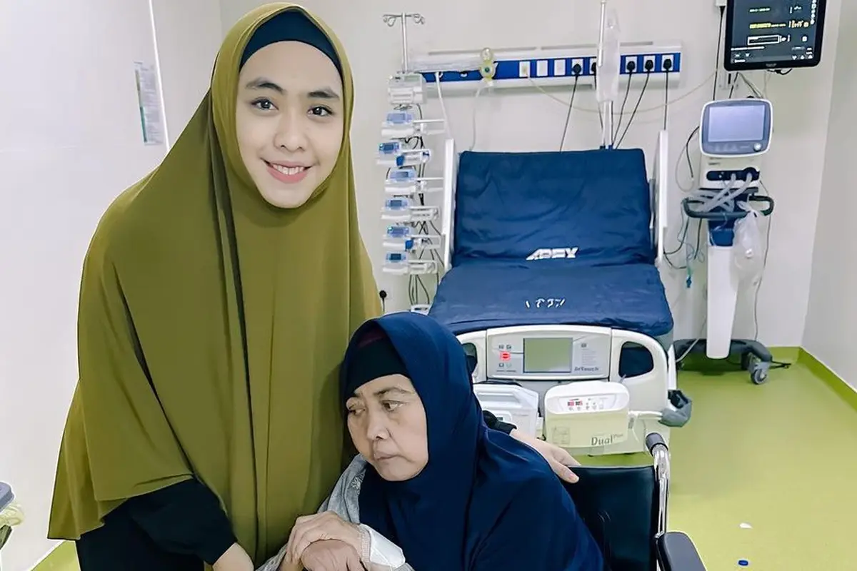 Oki Setiana Dewi dan Ibu