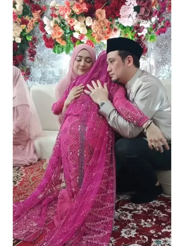 6 Momen Pengajian dan Siraman Jelang Nikah Anak Tengku Firmansyah dan Cindy Fatikasari