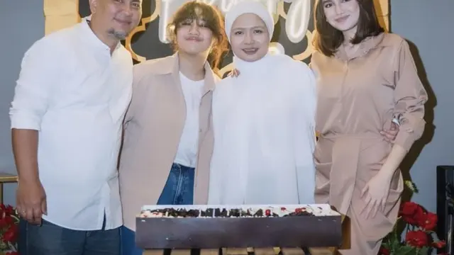 Gaya Busana Serba Cokelat Syifa Hadju