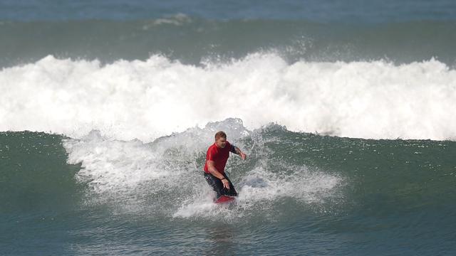 Peselancar Disabilitas Dunia Adu Keahlian di Pantai Bali