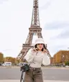 Selama di sana, pemeran “Bukan Cinderella” itu banyak mengenakan outfit berlapis untuk tetap hangat di tengah musim gugur. Pilihan outfit musim gugurnya bisa jadi inspirasi nih, Sahabat Fimela.  [@fuji_an]