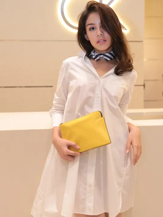 “Tomboy juga sebenernya beda tipis sama cuek. Jadi kalo misalnya orang bilang ih cewek banget mungkin gara-gara aku suka warna pink, pakaiannya warna pink. Tapi secara pribadi aku tipe yang cuek,” lanjutnya menuturkan. (Adrian Putra/Bintang.com)