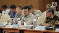 Menteri Pertanian Syahrul Yasin Limpo (tengah) saat rapat kerja dengan Komisi IV DPR RI di Gedung Parlemen, Jakarta, Kamis (19/1/2023). Rapat kerja membahas Daftar Inventarisasi Masalah (DIM) dan pembentukan panitia kerja Rancangan Undang-Undang (RUU) tentang Konservasi Sumber Daya Alam Hayati dan Ekosistem (KSDAHE). (Liputan6.com/Faizal Fanani)