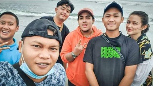 6 Momen Kebersamaan Azriel Hermansyah dengan Sarah Menzel yang Dikabarkan Pacaran