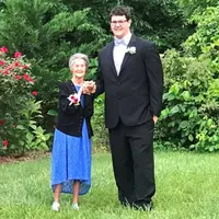 Tahu hidup neneknya takkan lama lagi, seorang cucu memutuskan untuk membuat sisa hari sang nenek lebih spesial. (Foto: huffingtonpost.com)