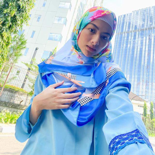 6 Potret Valeria Stahl Tampil Berhijab, Pemeran Farah di Sinetron Anak Jalanan