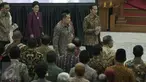 Presiden Joko Widodo bersama Ibu Negara Iriana hadiri peringatan lahirnya Pancasila di Gedung Merdeka, Bandung, Jawa Barat, (1/6/2016). Jokowi  mengenakan kemeja batik lengan panjang dan langsung menempati kursi paling depan. (Liputan6.com/Faizal Fanani)