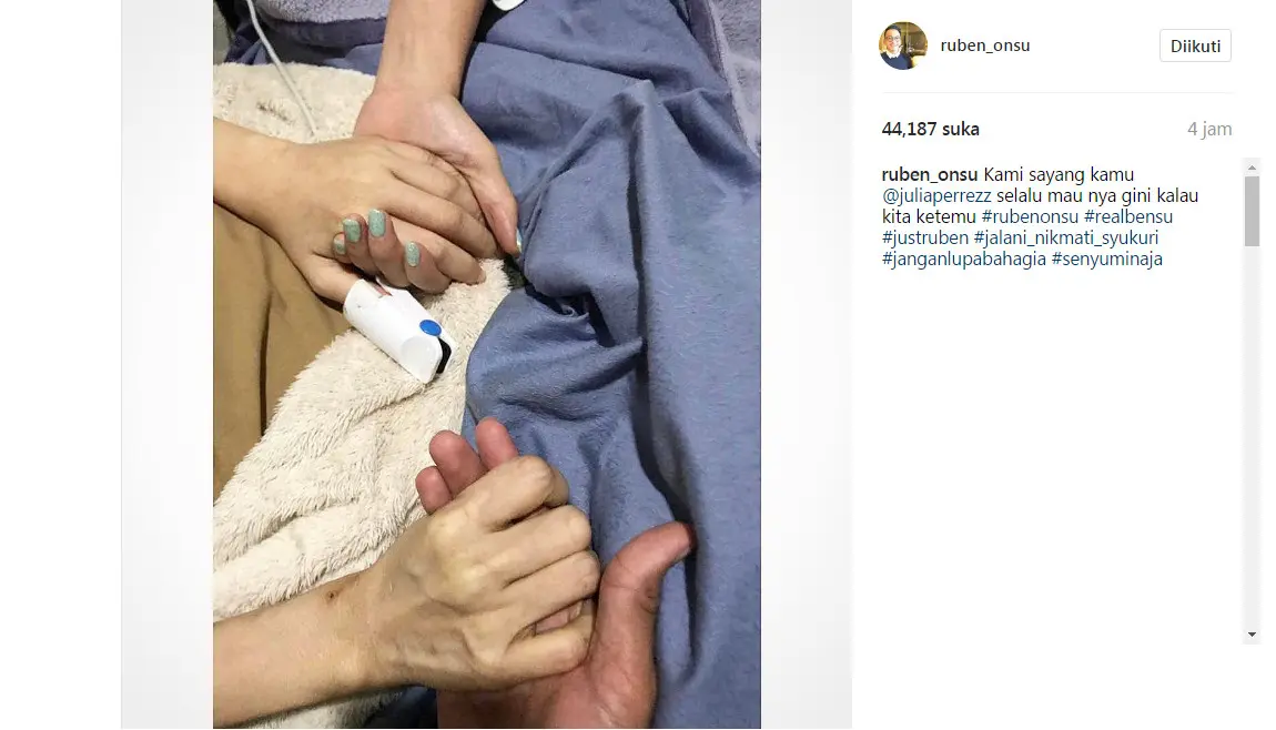 Julia Perez memberi respon dengan menggenggam tangan Ruben Onsu (Foto: Instagram)