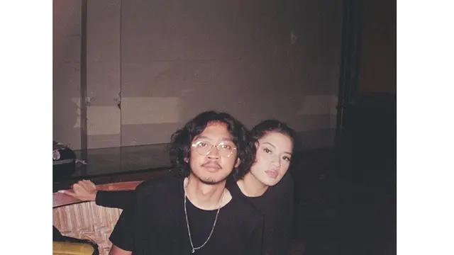 Jarang Tersorot, Ini 7 Potret Mesra Cantika Abigail dan Pamungkas - Hot