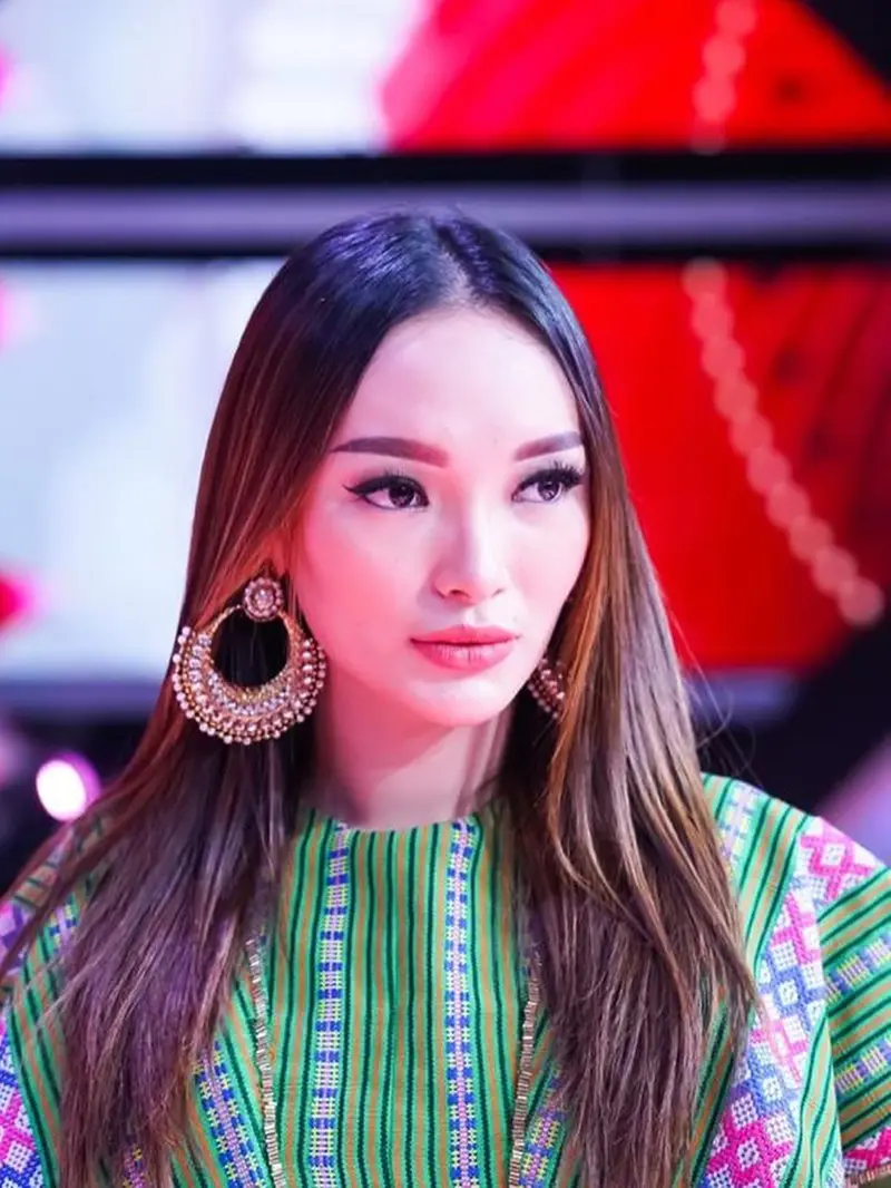 FOTO: Gaya Rambut Zaskia Gotik, Selalu Tampil Totalitas