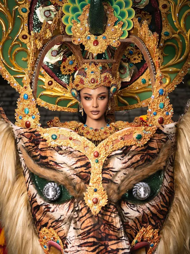 6 Pesona Andina Julie Pakai Kostum Nasional Reog Ponorogo di Miss Grand International 2022