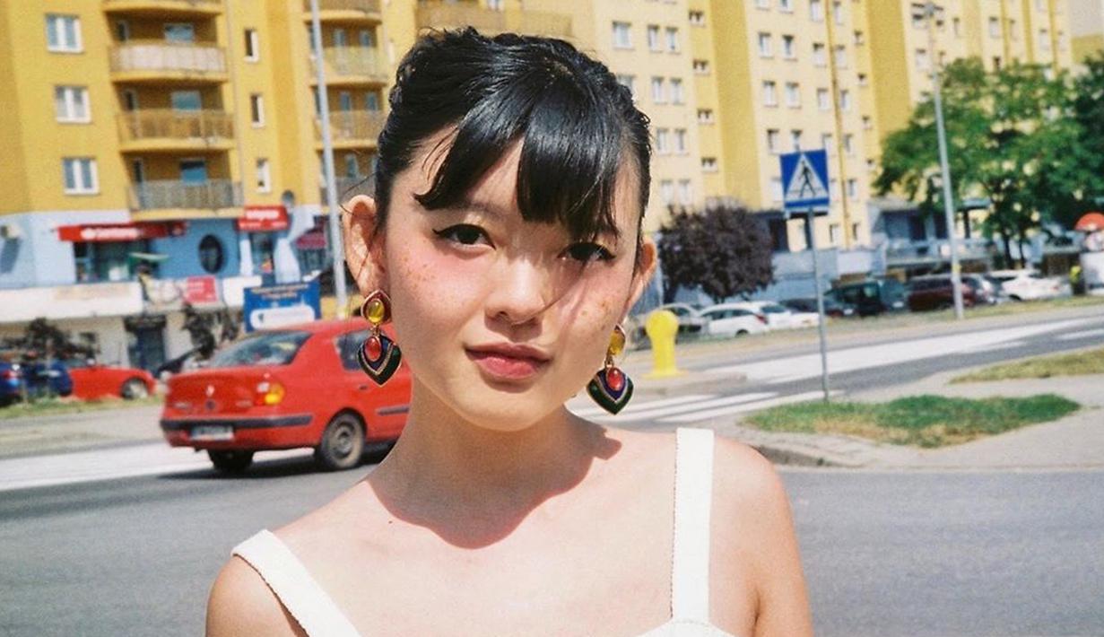 Ternyata Sonia Eryka juga merupakan mantan penyanyi cilik loh. Judul lagu yang sempat dinyanyikan oleh Sonia ialah 'Tulalit'. (Liputan6.com/IG/soniaeryka)