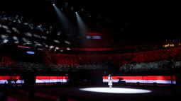 Penampilan penyany saat upacara pembukaan Kejuaraan Dunia Gimnastik 2025 yang berlangsung di Indonesia Arena, Senayan, Jakarta, Minggu (19/10/2025). (Bola.com.Bagaskara Lazuardi)