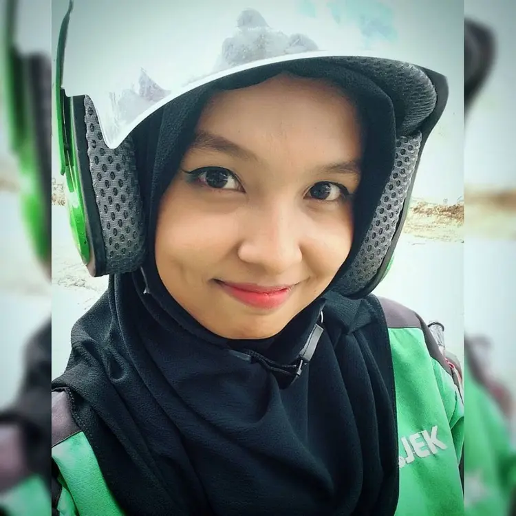 Potret Driver Ojek Online Berparas Cantik Bikin Baper, Sukses Tebar