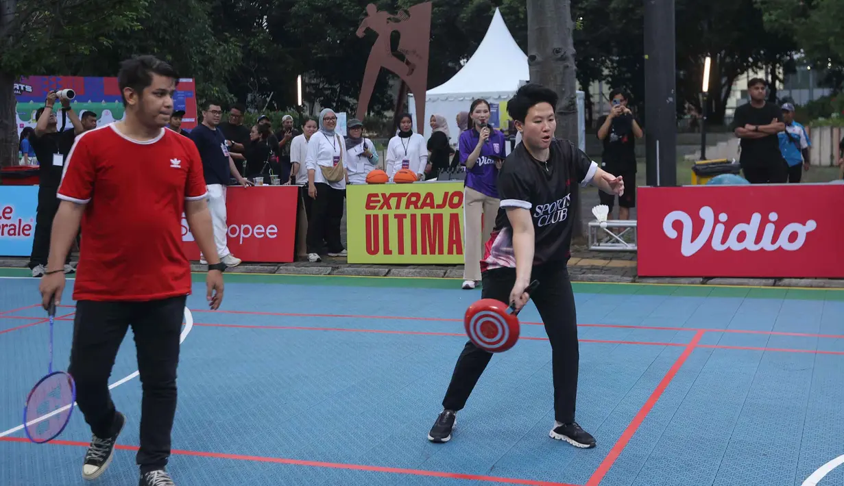  raket nyamuk dan teflon. (Bola.com/M Iqbal Ichsan)