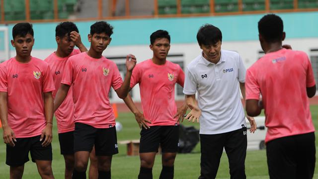 Coret Jack Brown Shin Tae Yong Umumkan 28 Pemain Timnas Indonesia U 19 Untuk Tc Di Thailand Indonesia Bola Com