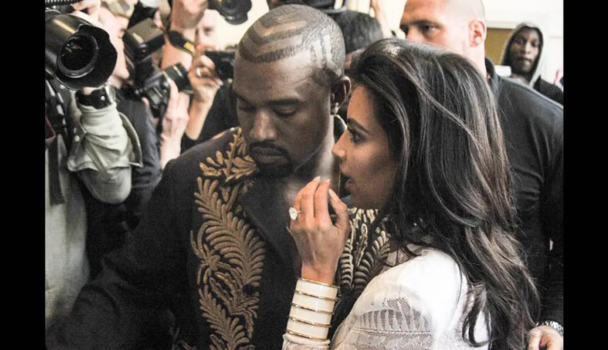 Setelah serangan itu, Kanye West berusaha melindungi istrinya, Kim Kardashian, Paris, (25/9/14). (Dailymail)