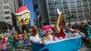 Balon SpongeBob saat memeriahkan parade Hari Thanksgiving di Manhattan, New York, AS (23/11). Peringatan 'Thanksgiving' merupakan Hari Pengucapan Syukur di akhir musim panen. (AP Photo/Mary Altaffer)