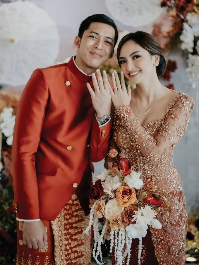 Tampilan Valerie Tifanka saat lamaran