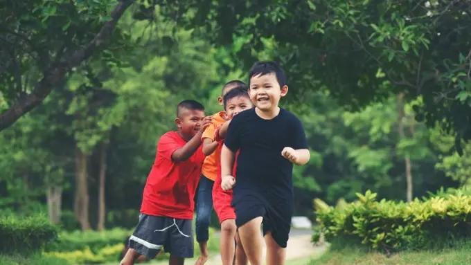 Ilustrasi Anak Sedang Bermain