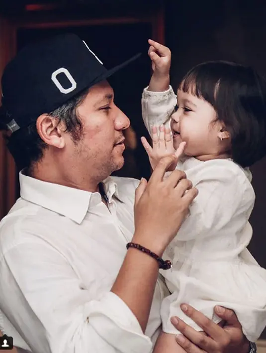 Terus berusaha agar ucapannya tidak ditiru si buah hati yang menyebut dirinya ‘Obos’, namun terkadang Gisel merasa sulit ketika harus memilah kata-kata yang hendak diucapkannya. (Instagram/gadiiing)