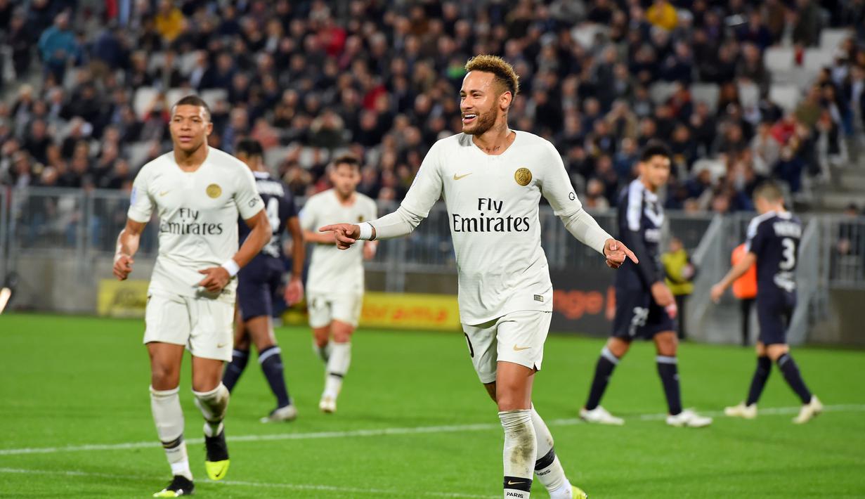 2. Neymar Jr – Sebelum meraih kesuksesan, Neymar tumbuh dari keluarga miskin di Brazil. Bapaknya bekerja serabutan setiap harinya demi mencukupi kebutuhan keluarga Neymar saat itu. (AFP/Nicolas Tucat)