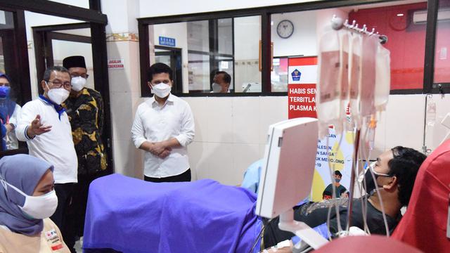 Emil mengajak warga sidoarjo donor darah plasma konvalensen. (Dian Kurniawan/Liputan6.com)