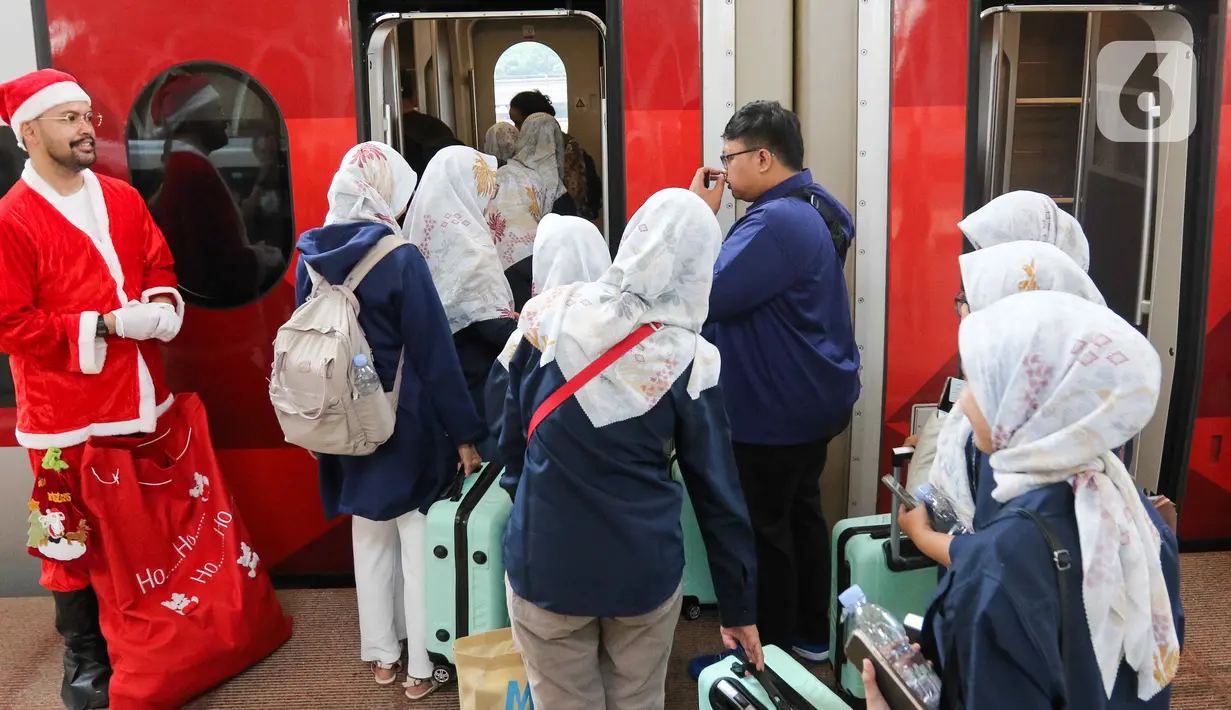 KCIC telah melayani sebanyak 123 ribu penumpang selama periode 17-23 Desember 2023. (Liputan6.com/Herman Zakharia)