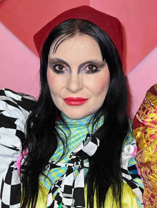 Princess Julia mengenakan eyeshadow yang sangat khas dirinya.