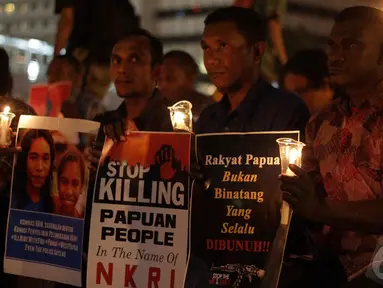 Massa yang tergabung dalam  "Papua Itu Kita" melakukan aksi solidaritas di Bundaran HI, Jakarta, Kamis (18/12/2014). (Liputan6.com/Faizal Fanani)