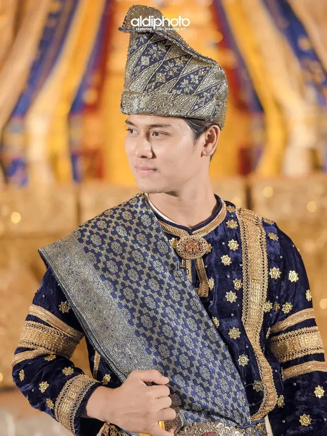 6 Potret Rizky Billar Pakai Baju Adat Minang, Resmi Dapat Gelar Panduko Rajo