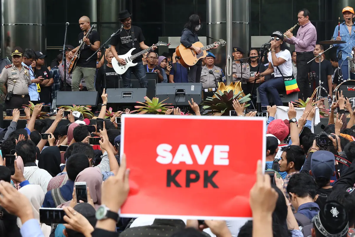 Tolak Hak Angket, Slank Manggung di Halaman Gedung KPK