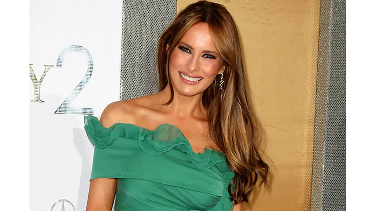 Melania Trump Tampil Chic dengan Flat Shoes