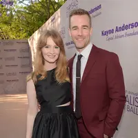 James Van Der Beek akan menjadi seorang ayah untuk keempat kalinya. Mantan aktor ‘Dawson’s Creek’ ini dan istrinya, Kimberly, mengumumkan di Instagram pada hari Kamis bahwa mereka senang bisa mendapat bayi lagi. (AFP/Bintang.com)