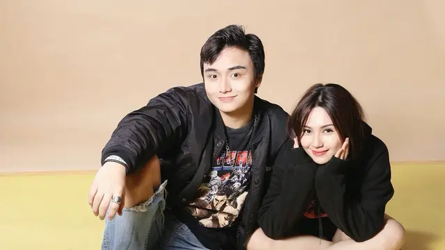 Makin Lengket, Ini 6 Pemotretan Leon Dozan dan Kekasih yang Curi Perhatian