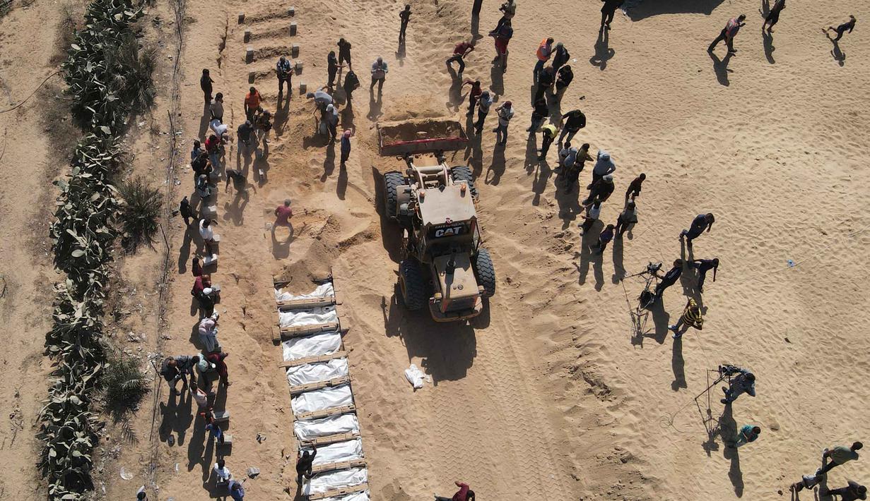 Dalam sebuah pernyataan Kementerian Kesehatan Gaza mengatakan bahwa jenazah-jenazah tersebut diserahkan melalui Komite Internasional Palang Merah (ICRC). (Foto oleh AFP)