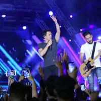 NOAH saat tampil mengisi acara pergantian tahun Gempita 2017 di Pantai Karnaval Ancol, Jakarta Utara, Sabtu (31/12/2016) malam.(Nurwahyunan/Bintang.com)