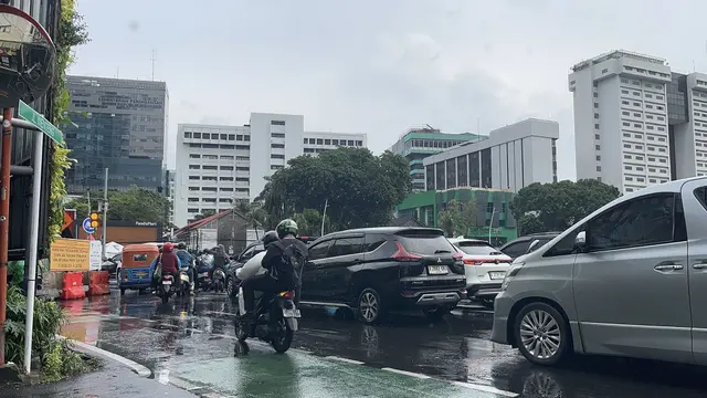 Situasi Lalu Lintas di sekitar Tugu Tani, Jakarta Pusat