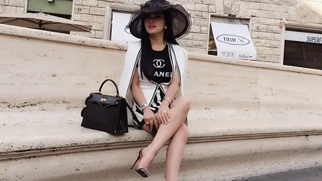 Syahrini Italy 0714 6