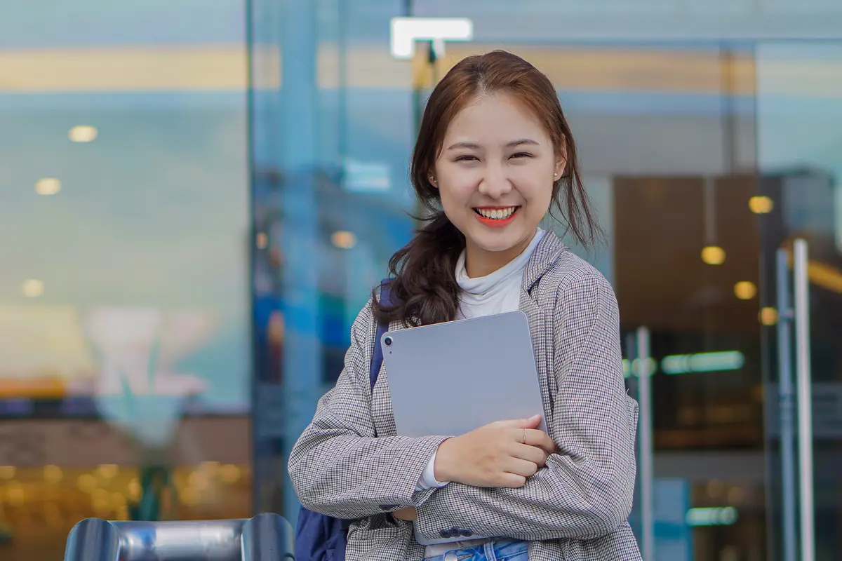 perempuan dan april tablet