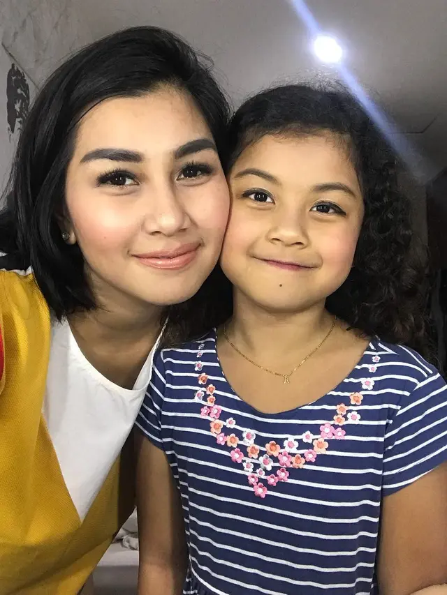 7 Potret Kebersamaan Nisya Ahmad Bersama Sang Buah Hati, Selalu Kompak