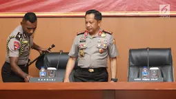 Kapolri Jenderal Tito Karnavian saat tiba untuk memberikan keterangan pers terkait Bom Kampung Melayu di RS Polri Kramat Jati, Jakarta (26/5). (Liputan6.com/Immanuel Antonius)