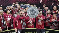 Perhelatan J1 League 2023 kini telah usai, meninggalkan berbagai cerita tak terlupakan yang mungkin tak akan terulang. Tangis, tawa, duka, dan drama menjadi warna di seluruh sudut stadion Negeri Sakura, menjadikan
petualangan musim ini seperti mimpi indah yang tiada akhirnya. Tercatat ada 5 hal menarik yang menghiasi gelaran J1 League sepanjang musim 2023. Apa saja? Simak uraiannya berikut ini. (AFP/Jiji Press/STR)