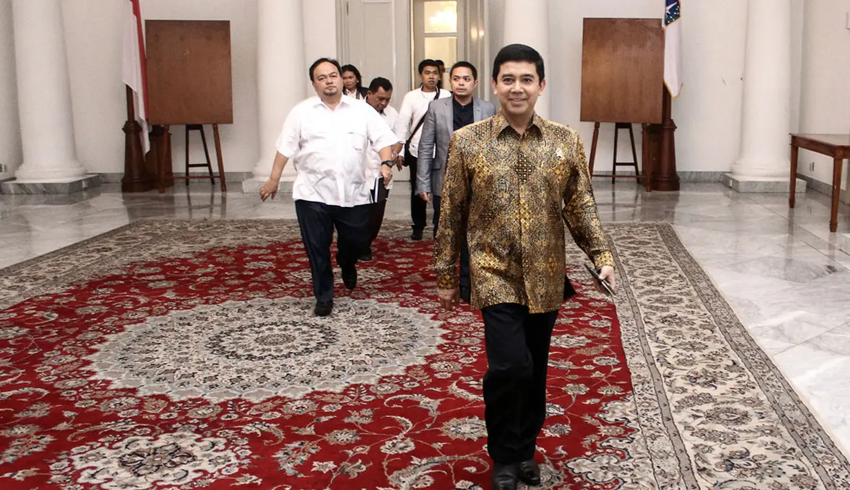 Menteri Pemberdayaan Aparatur Negara dan Reformasi Birokrasi (MenPAN-RB), Yuddy Chrisnandi mendatangi Balai Kota Jakarta, Senin (3/11/2014). (Liputan6.com/Faizal Fanani)