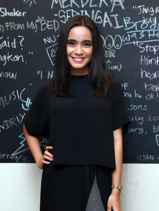 "Kalau cinta-cintaan sudah terlalu banyak. Masa mau galau terus? Kita juga mau create yang bisa enak tapi enggak harus galau atau cinta-cintaan yang gimana gitu," ujar Audrey. (Wimbarsana K/Bintang.com)