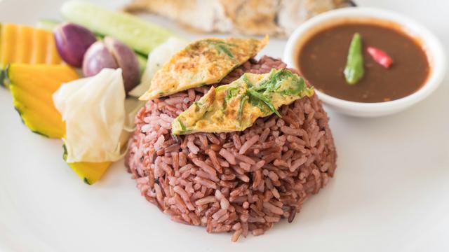 3 Inspirasi Menu Bekal Makan Siang Sehat dan Murah untuk di Kantor (Foto dok : Freepik/topntp26)