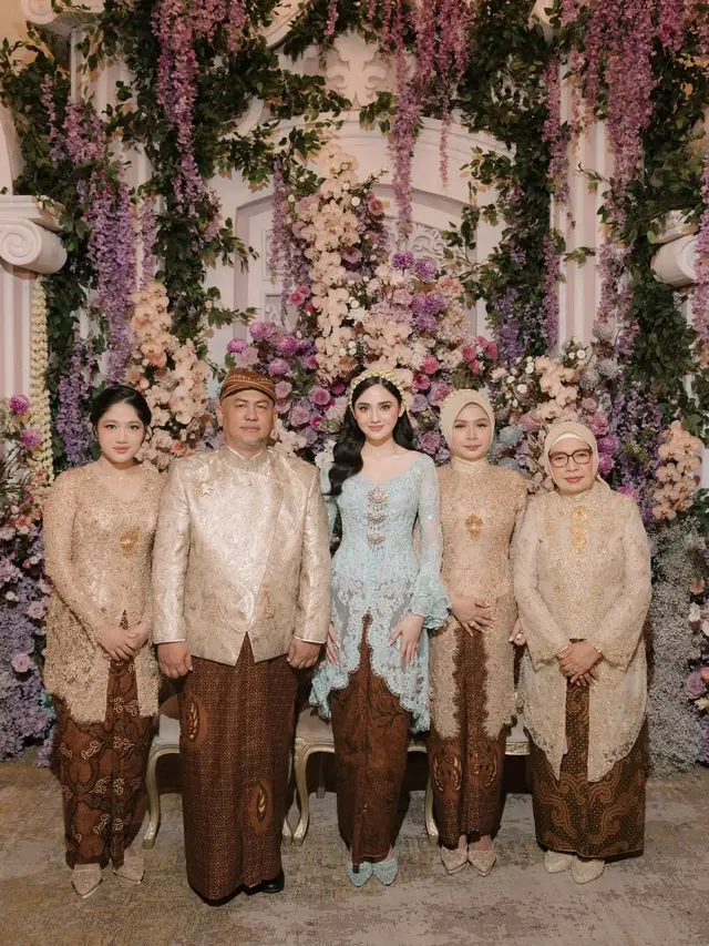 6 Potret Keluarga Syifa Hadju di Pengajian dan Siraman, Busana Anggun Penuh Makna