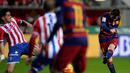 Lionel Messi saat mencetak gol ke gawang Sporting Gijon dalam lanjutan La Liga di Stadion El Municipal Molinon, Gijon, Kamis (18/2/2/2016) dini hari WIB. (AFP/Miguel Riopa)