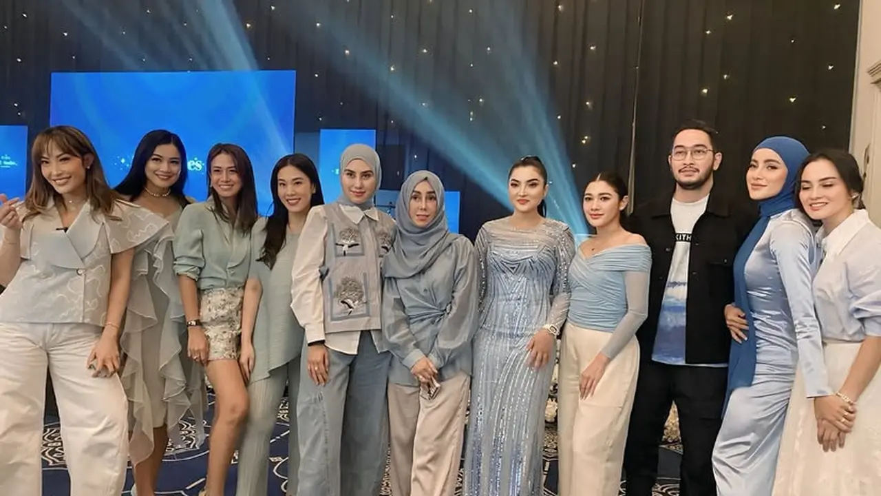 Deretan Selebritis Kenakan Dress Code Baby Blue di Acara Skincare Ashanty